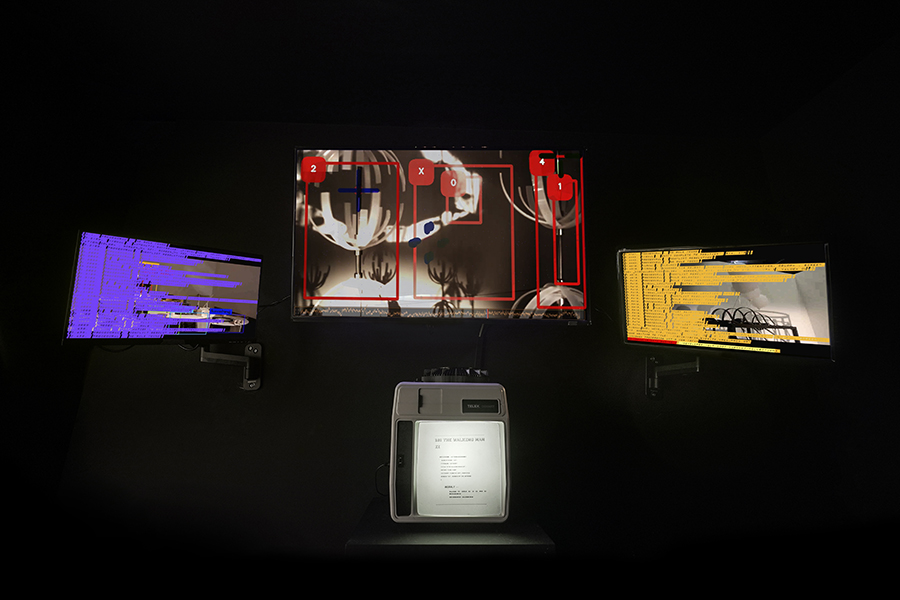 900-6.Birthmark_예술을 보는 인공지능, 2017, 환등기, 아두이노, 3 채널 비디오 10분 51초.jpg