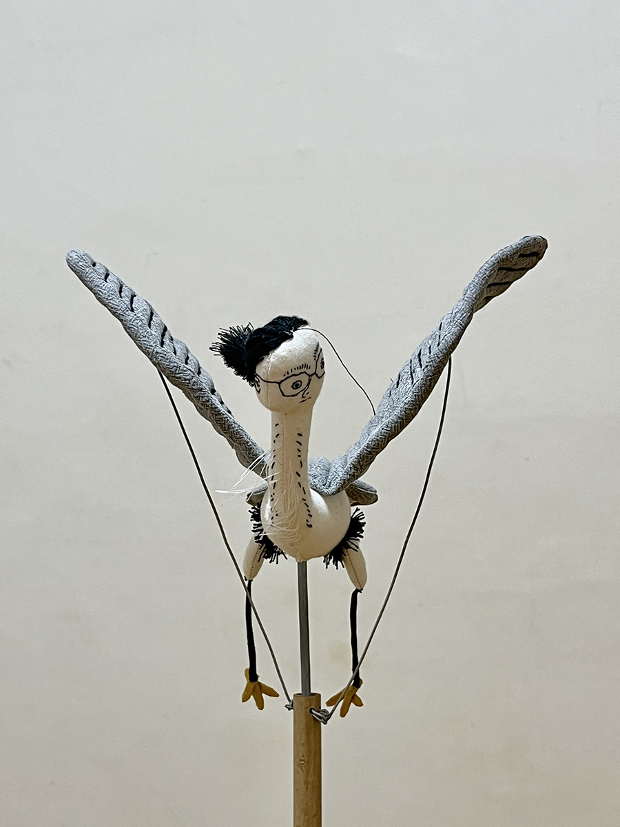 900_4. 왜가리처럼 캄해지고 싶어 I want to look calm like a heron, 봉제인형 오토마타, 32x23x49cm, 2025.jpg