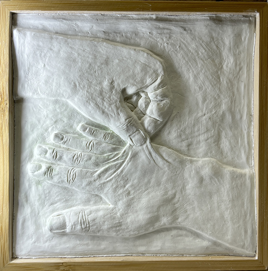 900_2. 후지산 놀이 Mount Fuji Play, 나무 위에 석분점토, 22x20x6cm, 2025.jpg