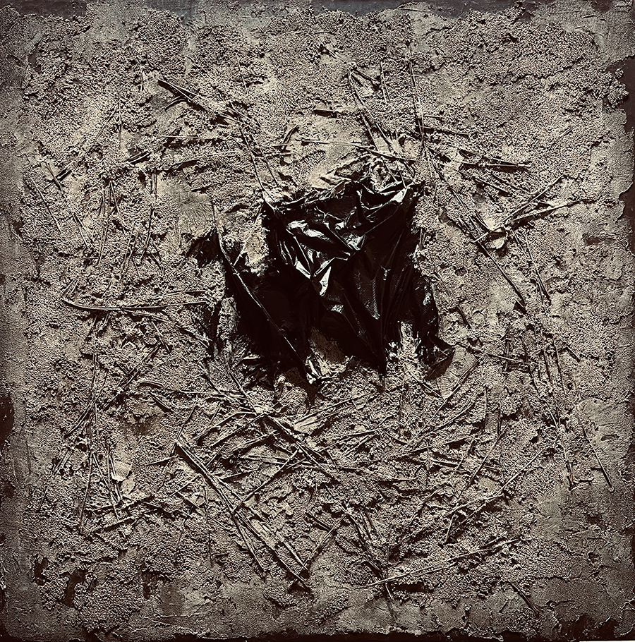 900_인류세 화석 #1-비닐, 2024, 60.6×60.6, 캔버스에 비닐 외 혼합재료_강래오.jpg